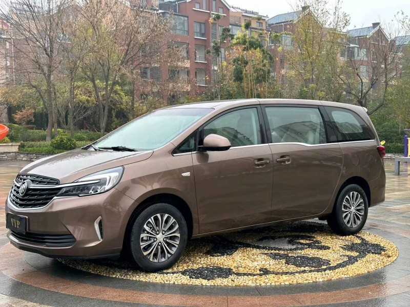 青岛22年别克GL82