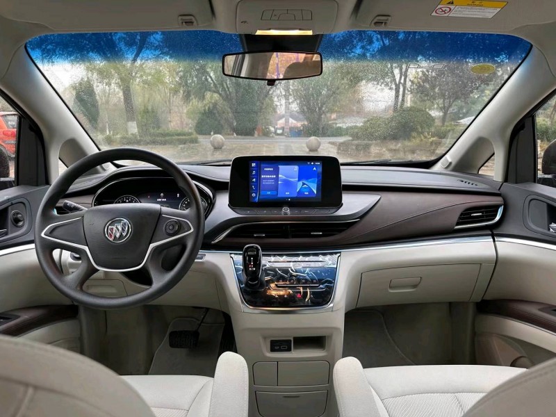 青岛22年别克GL84