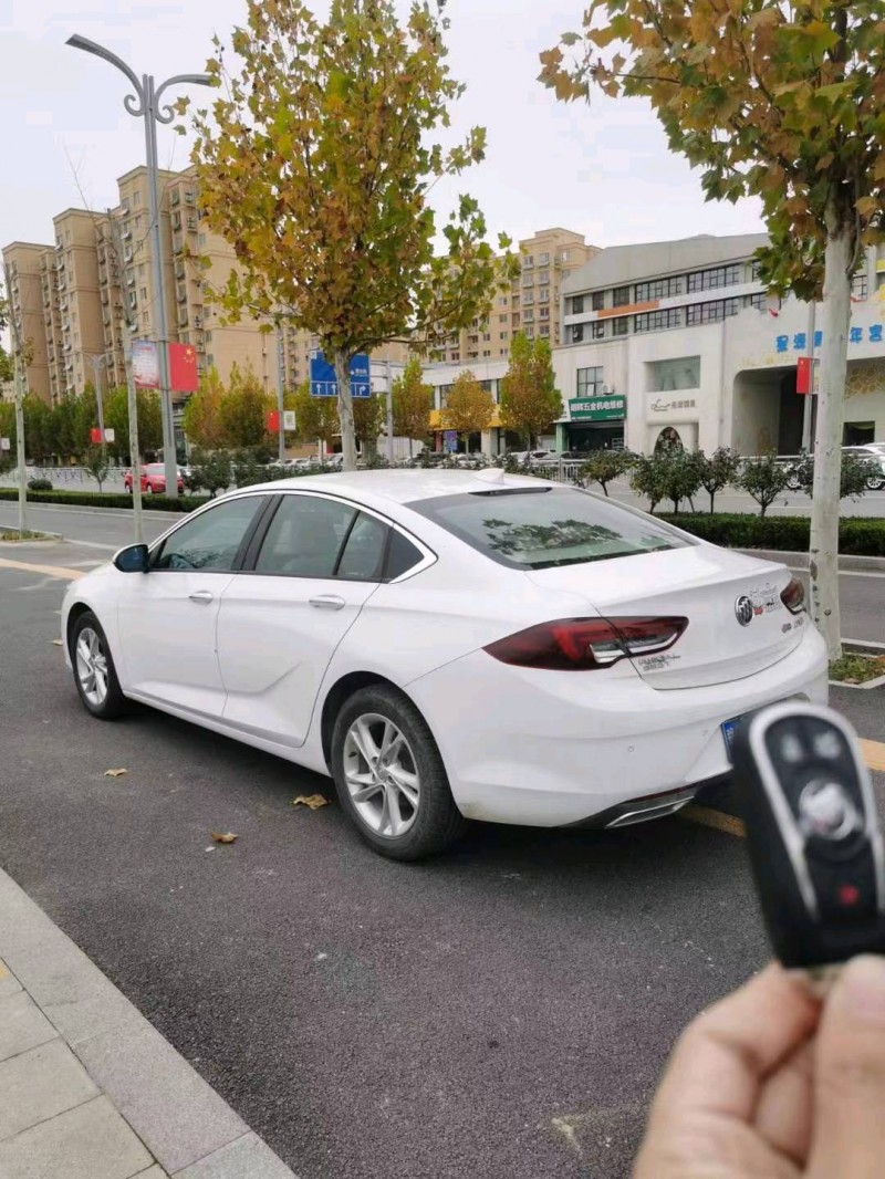 枣庄21年别克君威7