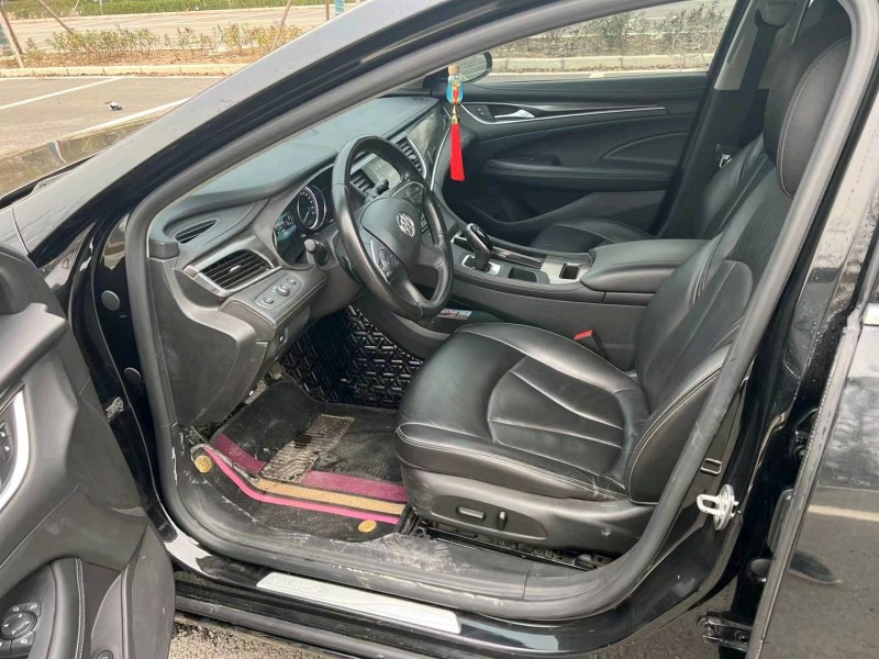 徐州20年别克君越4