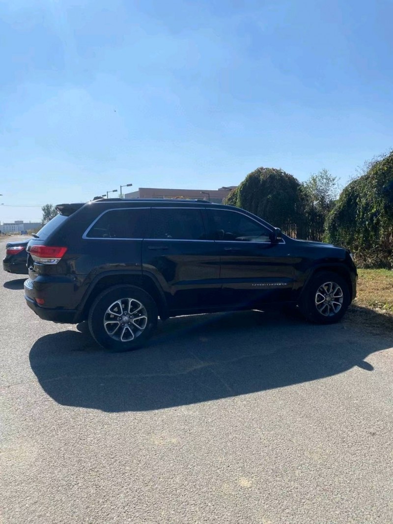 沈阳14年Jeep大切诺基4