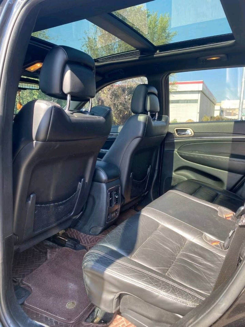 沈阳14年Jeep大切诺基8