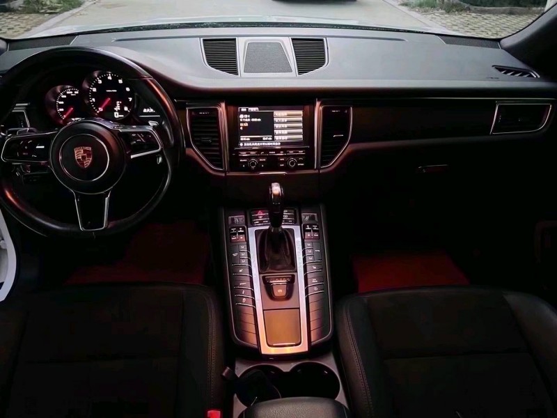 聊城15年保时捷Macan5