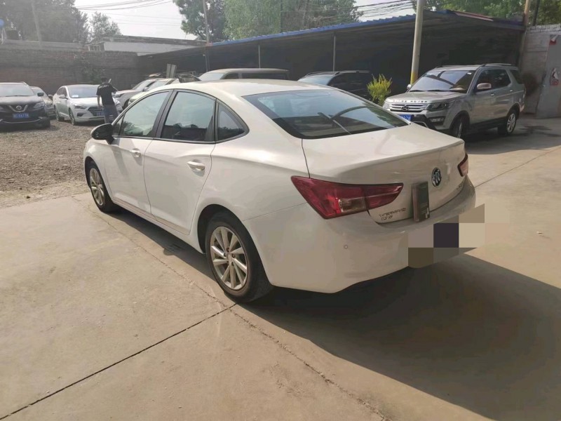 保定15年别克威朗8