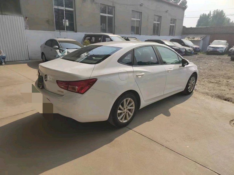 保定15年别克威朗2