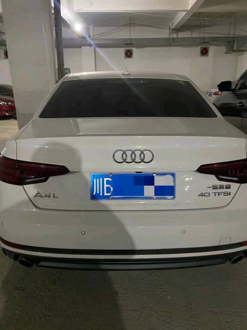 成都18年奥迪A4L8