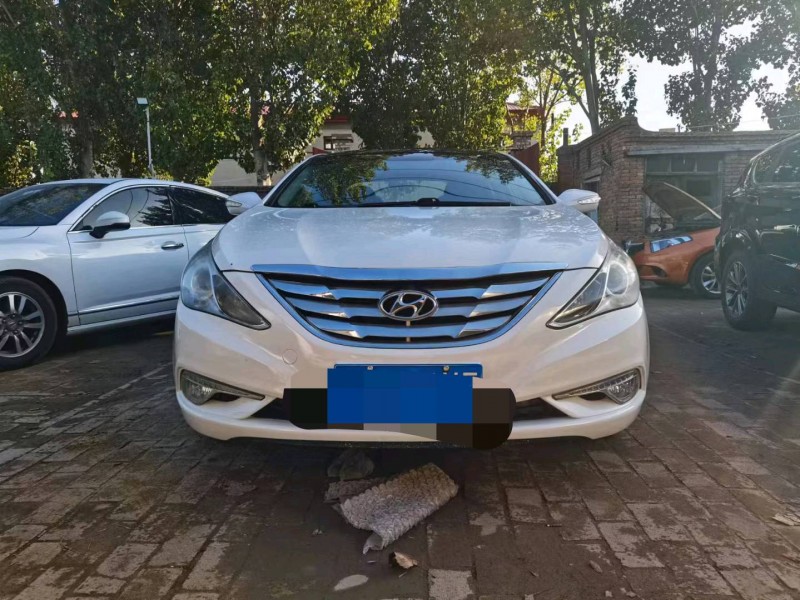 保定14年现代索纳塔八1