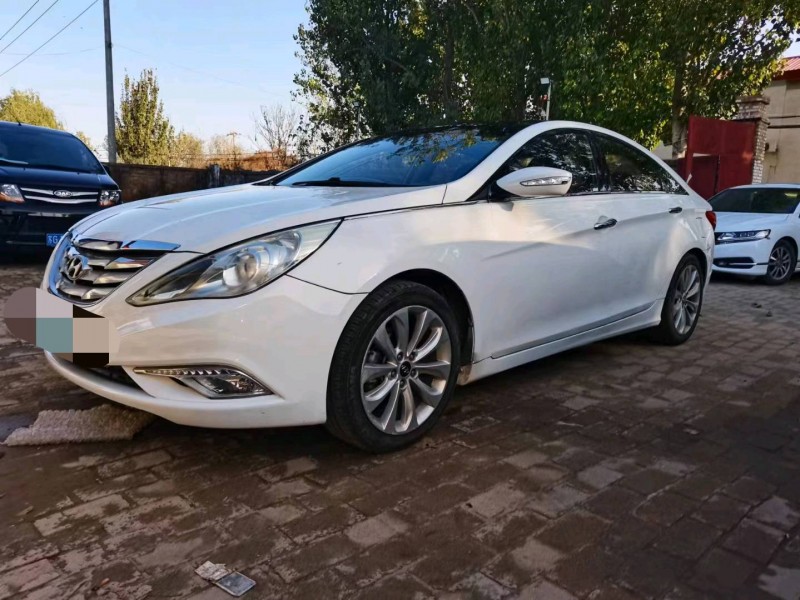 保定14年现代索纳塔八3