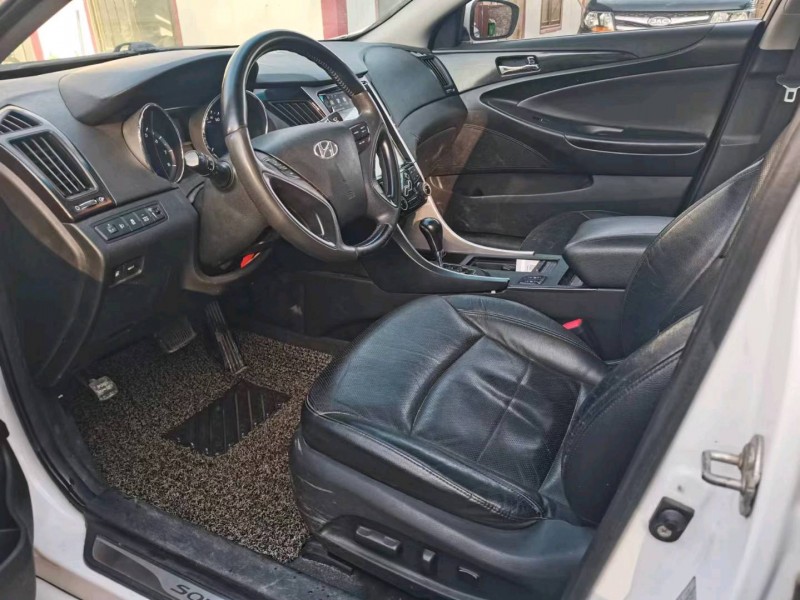 保定14年现代索纳塔八6