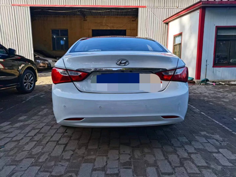 保定14年现代索纳塔八9