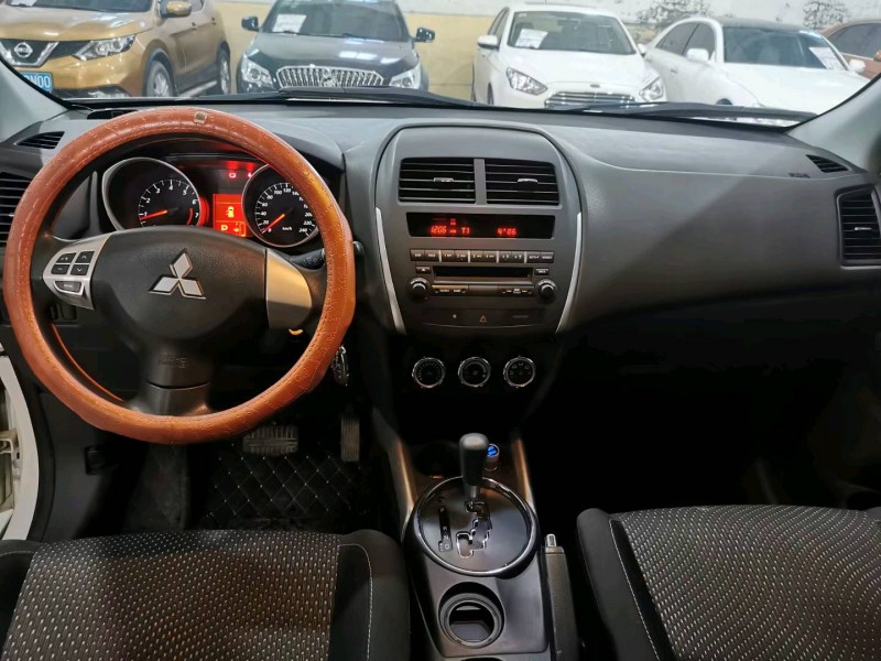 保定16年三菱劲炫9