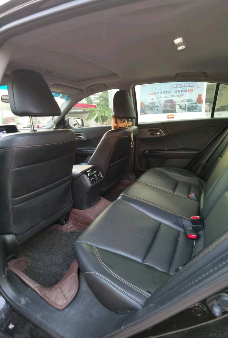 东莞18年本田雅阁7