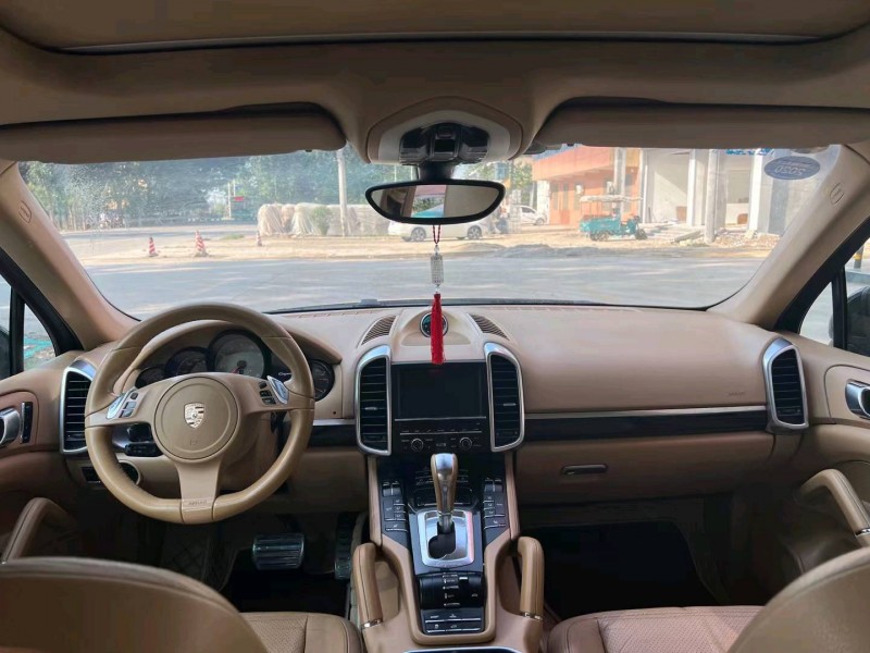 北京11年保时捷卡宴5