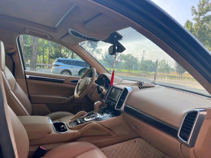 北京11年保时捷卡宴9