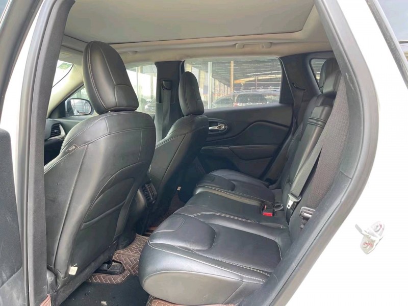 济宁17年Jeep自由光6