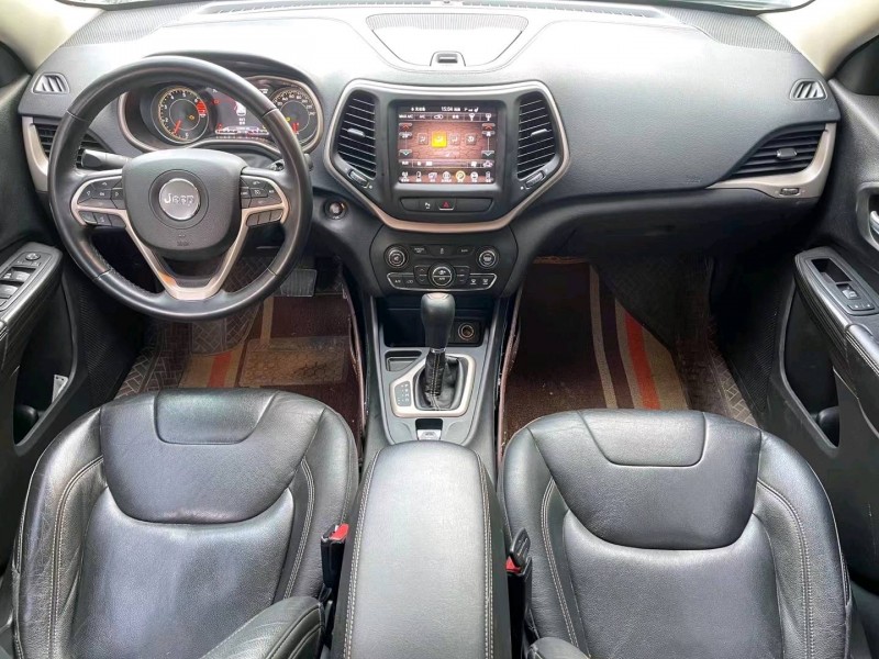 济宁17年Jeep自由光5