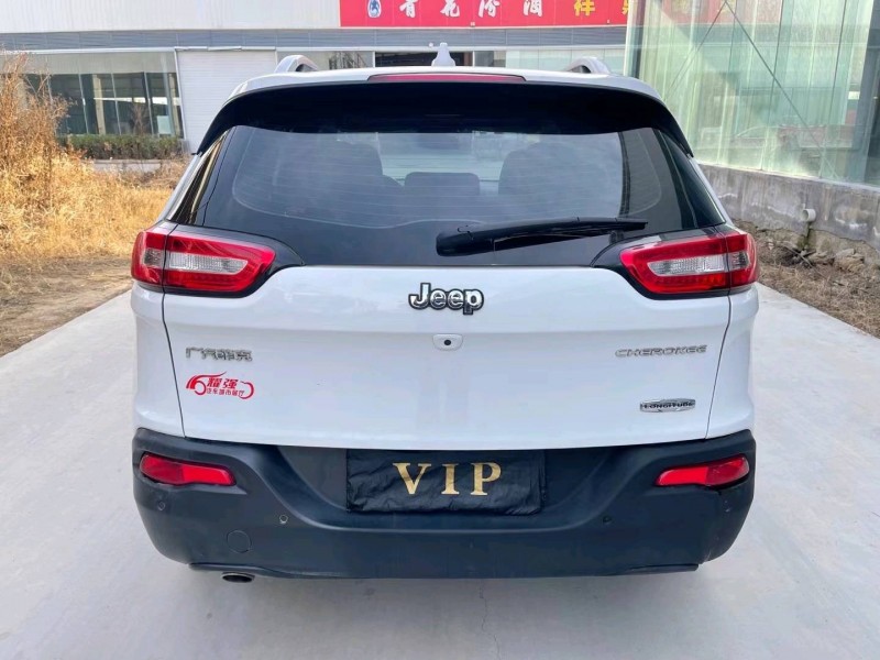 济宁17年Jeep自由光1