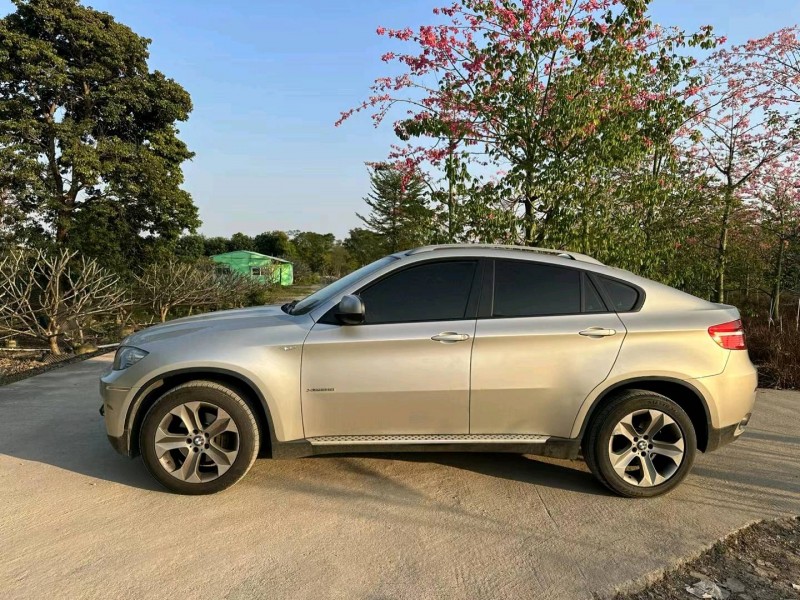 中山12年宝马X64