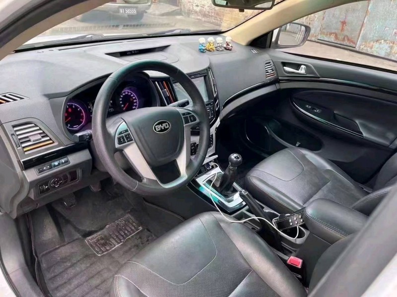 珠海15年比亚迪速锐4