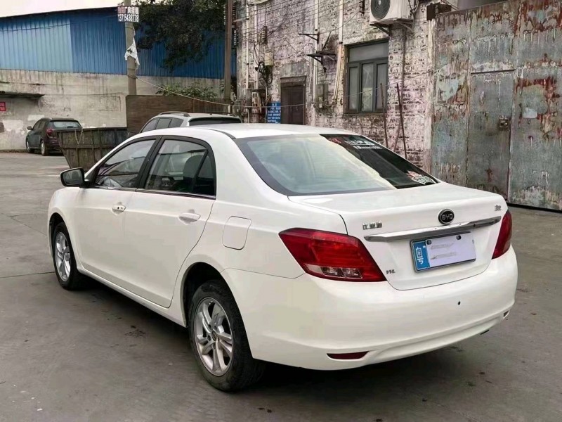 珠海15年比亚迪速锐6