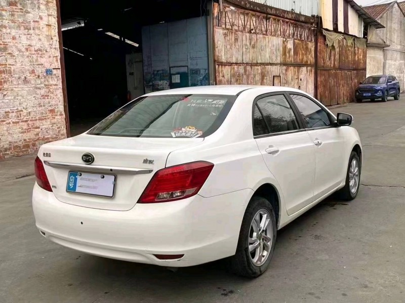 珠海15年比亚迪速锐5