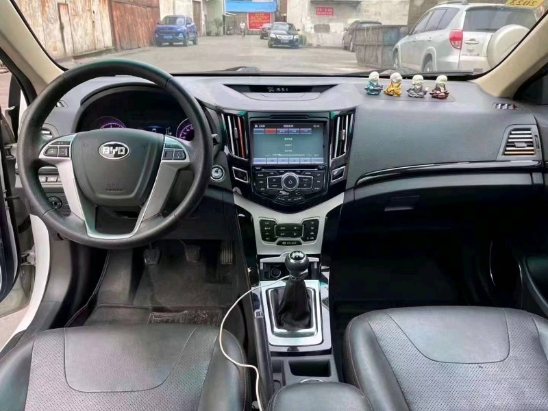 珠海15年比亚迪速锐7