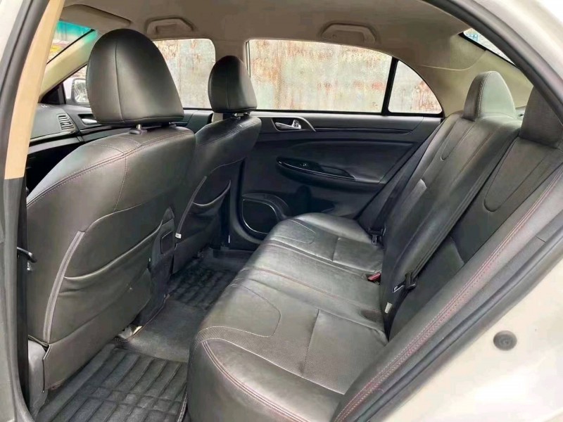 珠海15年比亚迪速锐8