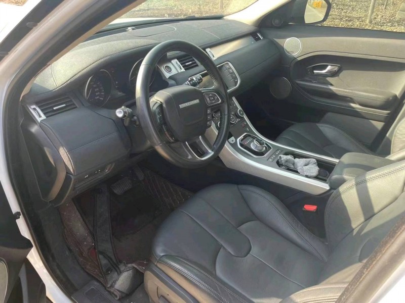 青岛16年路虎极光3