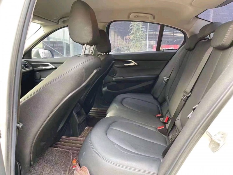 济宁19年宝马1系4