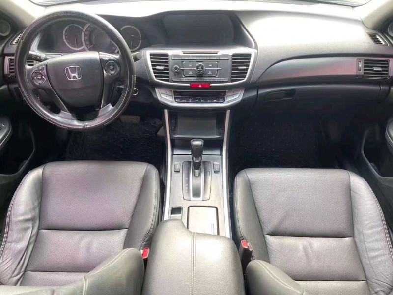 济宁14年本田雅阁5