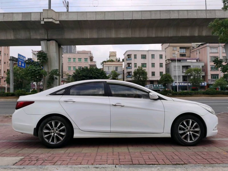 东莞13年现代索纳塔八5