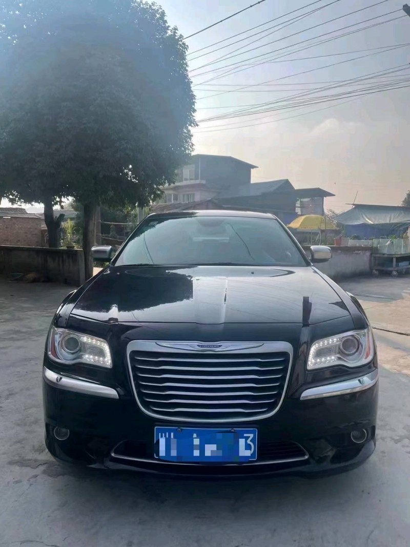 成都16年克莱斯勒300C1