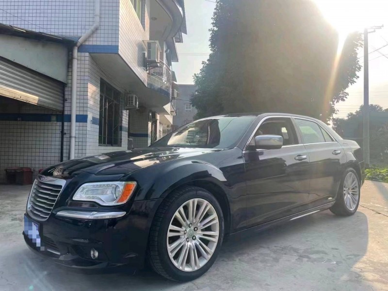 成都16年克莱斯勒300C2