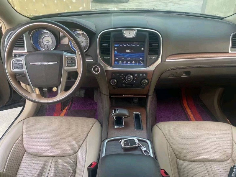 成都16年克莱斯勒300C7