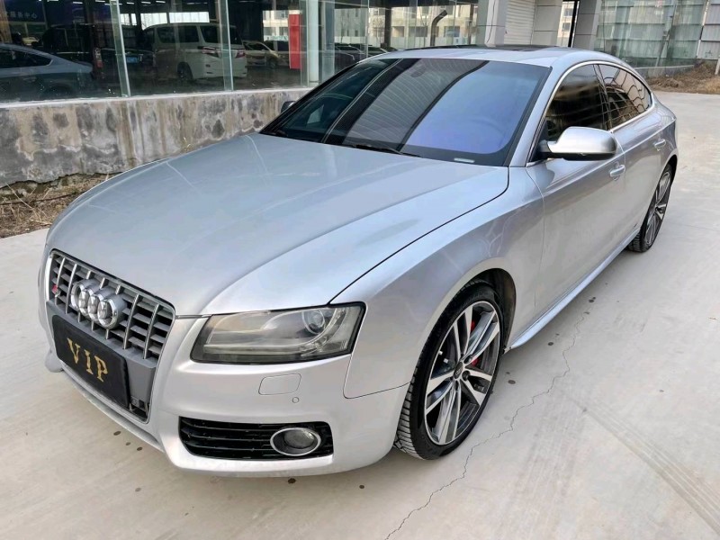 济宁11年奥迪S52