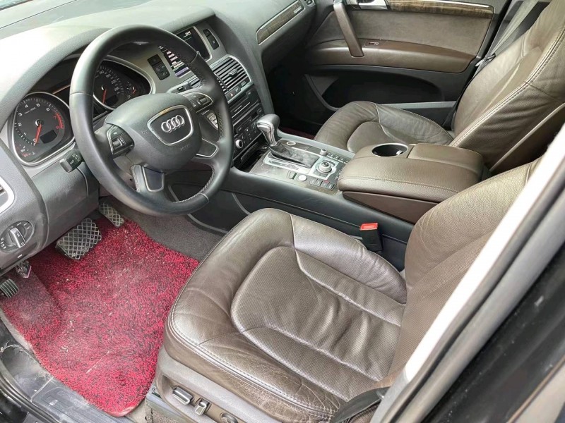 济宁12年奥迪Q76