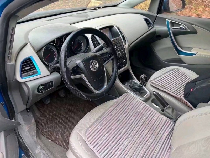 枣庄13年别克英朗2