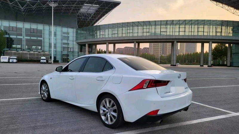 邯郸14年雷克萨斯IS3