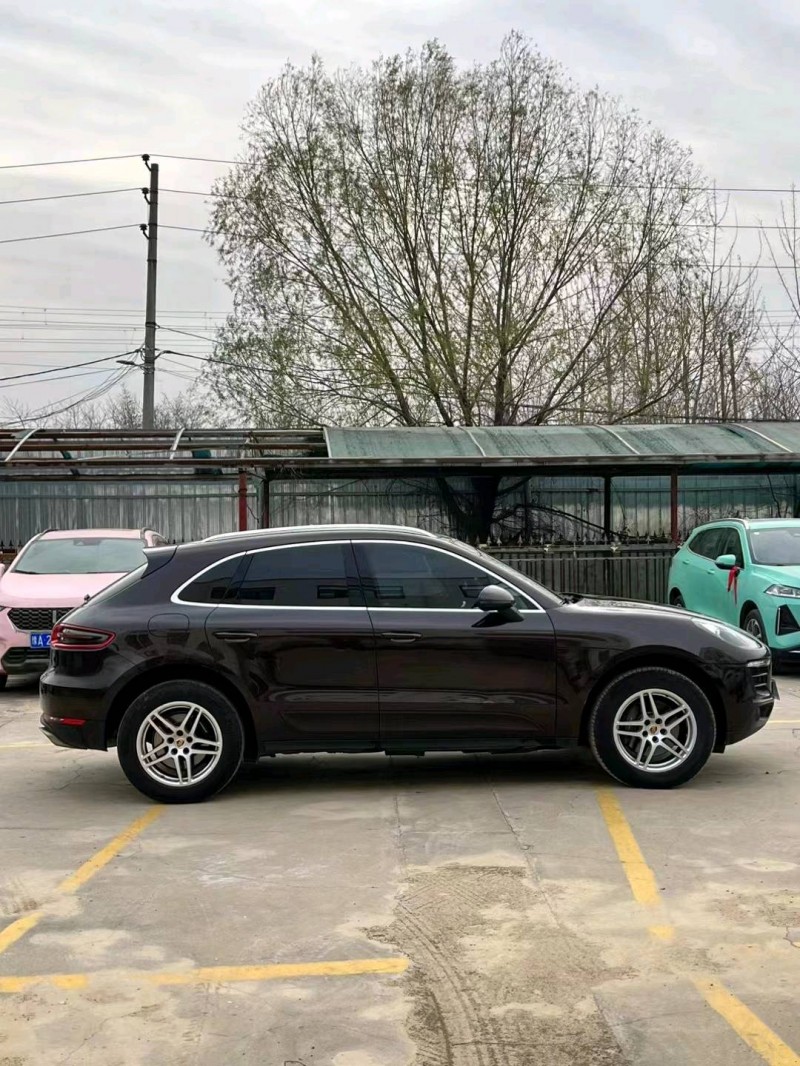 平頂山17年保時捷Macan9