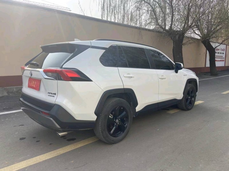 青岛20年丰田RAV43