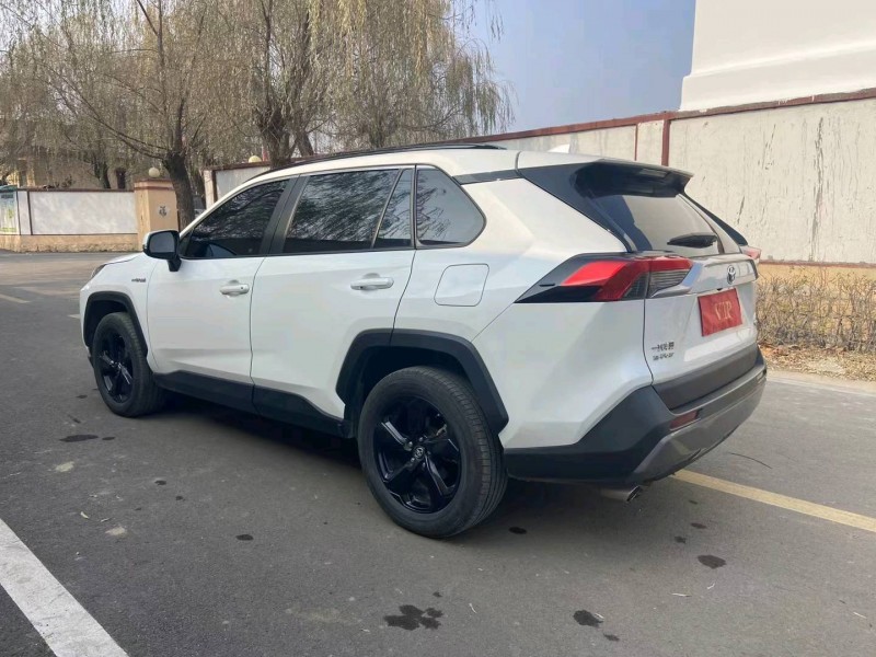 青岛20年丰田RAV42