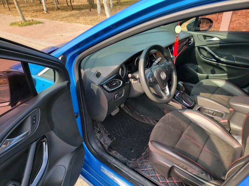 济南17年别克威朗3