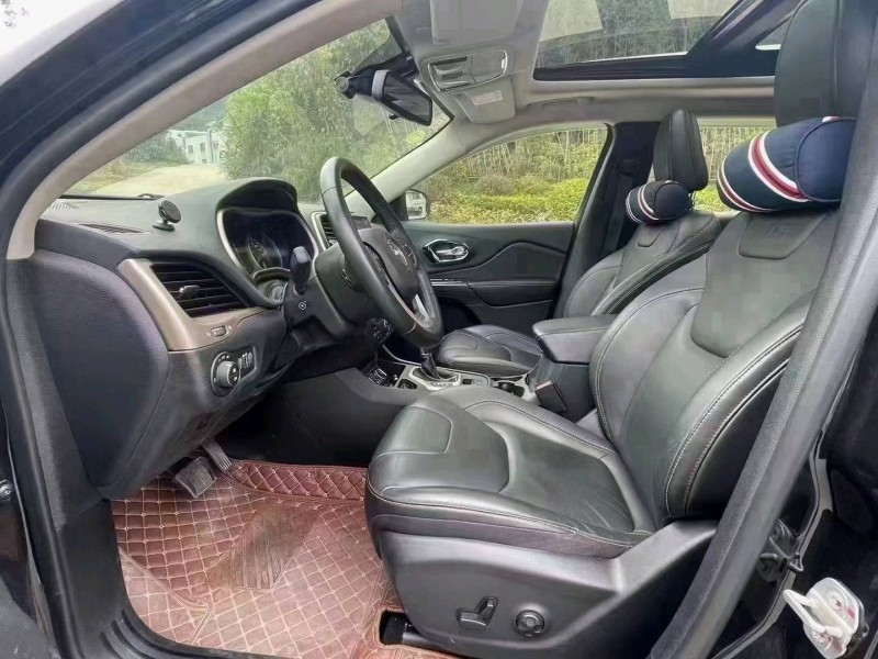 广州16年Jeep自由光8