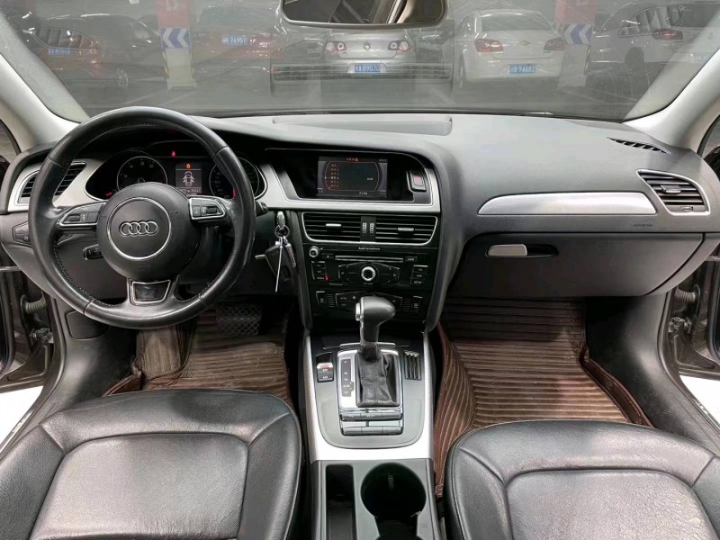 成都15年奥迪A4L4