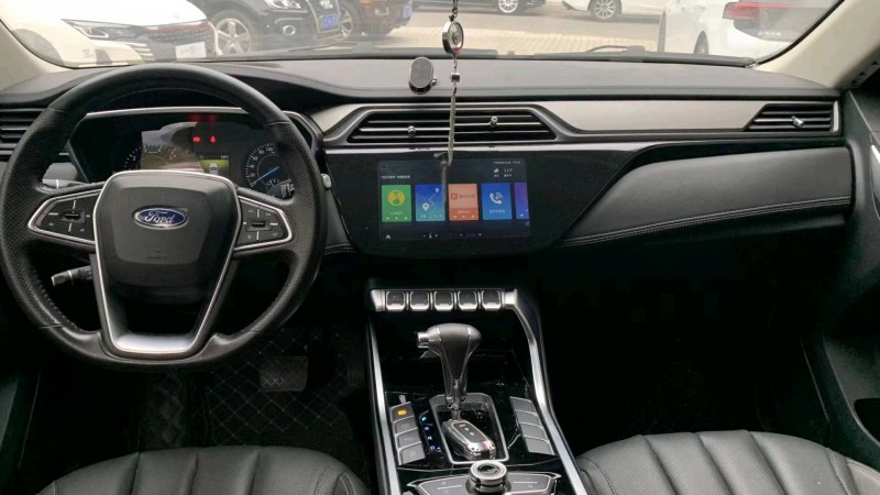 重庆20年福特领界2