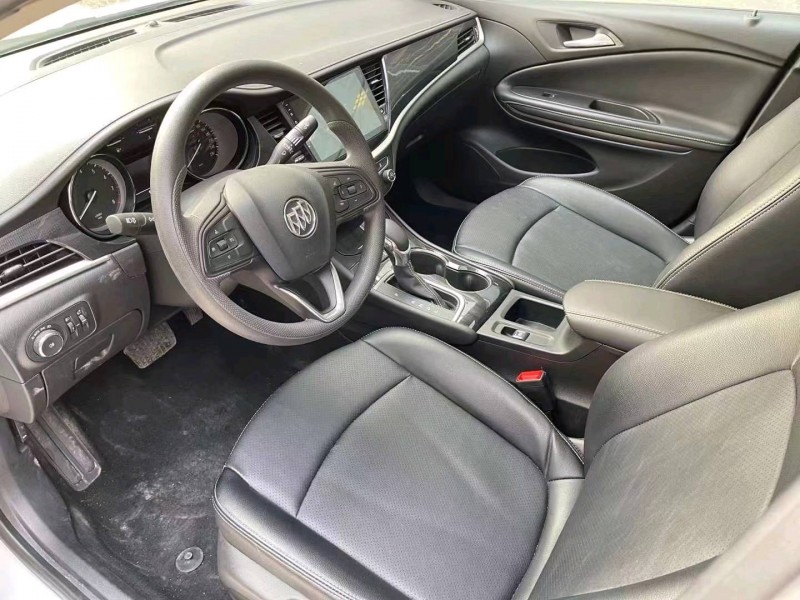 济宁22年别克威朗6