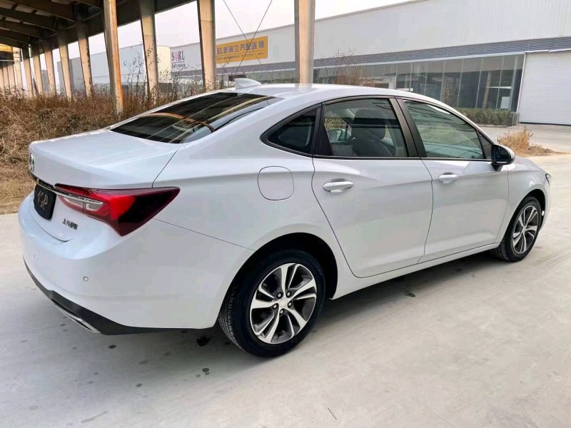 济宁22年别克威朗8