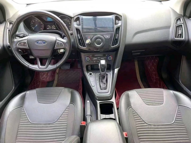 济宁16年福特福克斯5