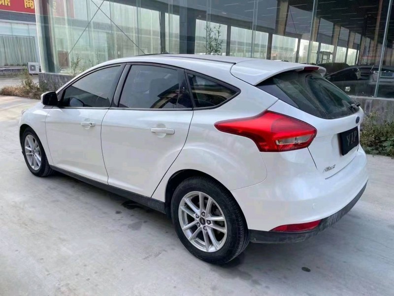 济宁16年福特福克斯7