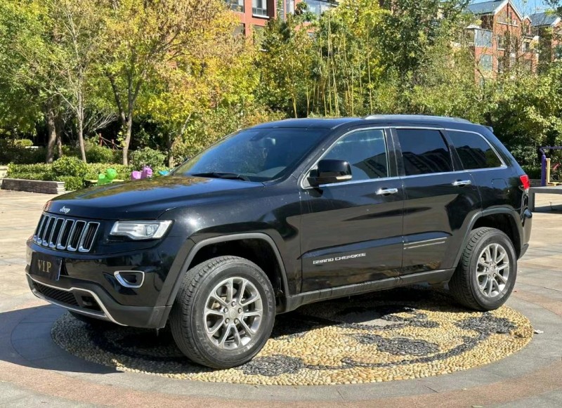 青岛15年Jeep大切诺基2